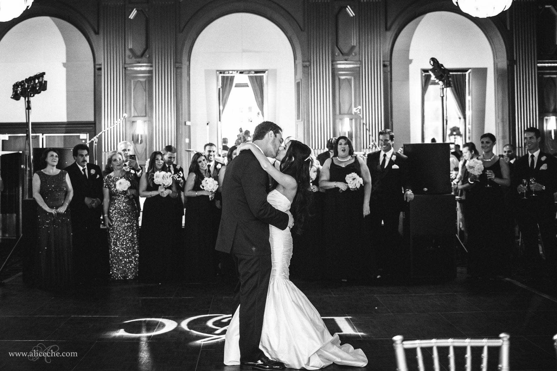 bw-kissing-bride-and-groom-first-dance-san-francisco-wedding
