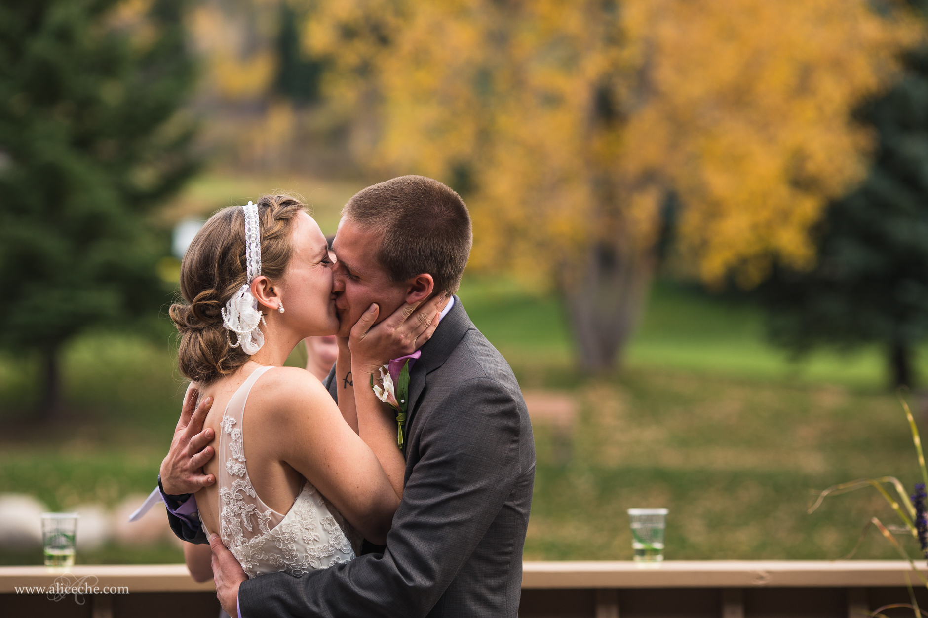 san-francisco-bay-area-wedding-photographer-alice-che-kissing-couple-first-kiss