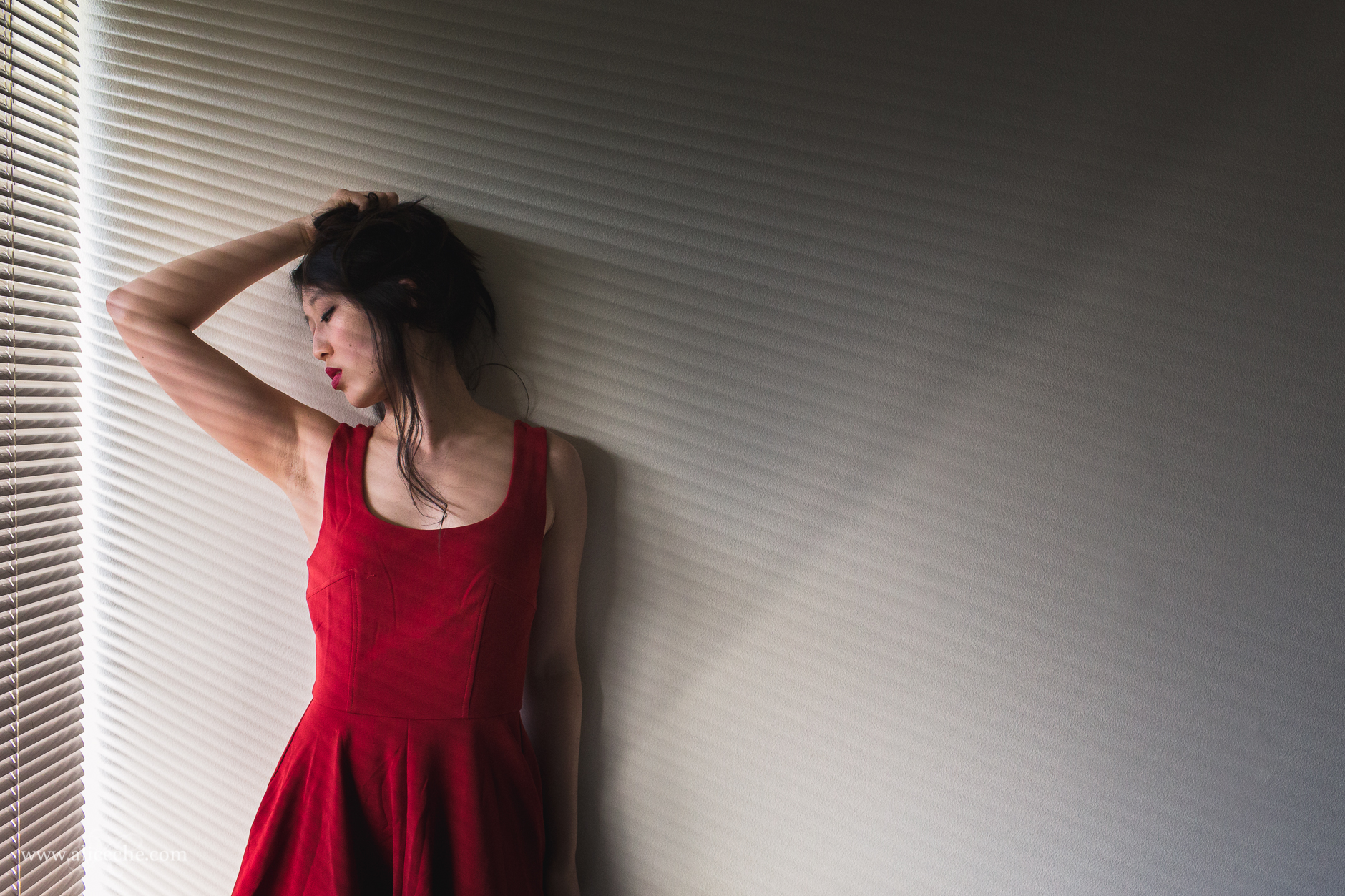 alice-che-photography-self-portrait-red-dress-blinds-gorgeous-light