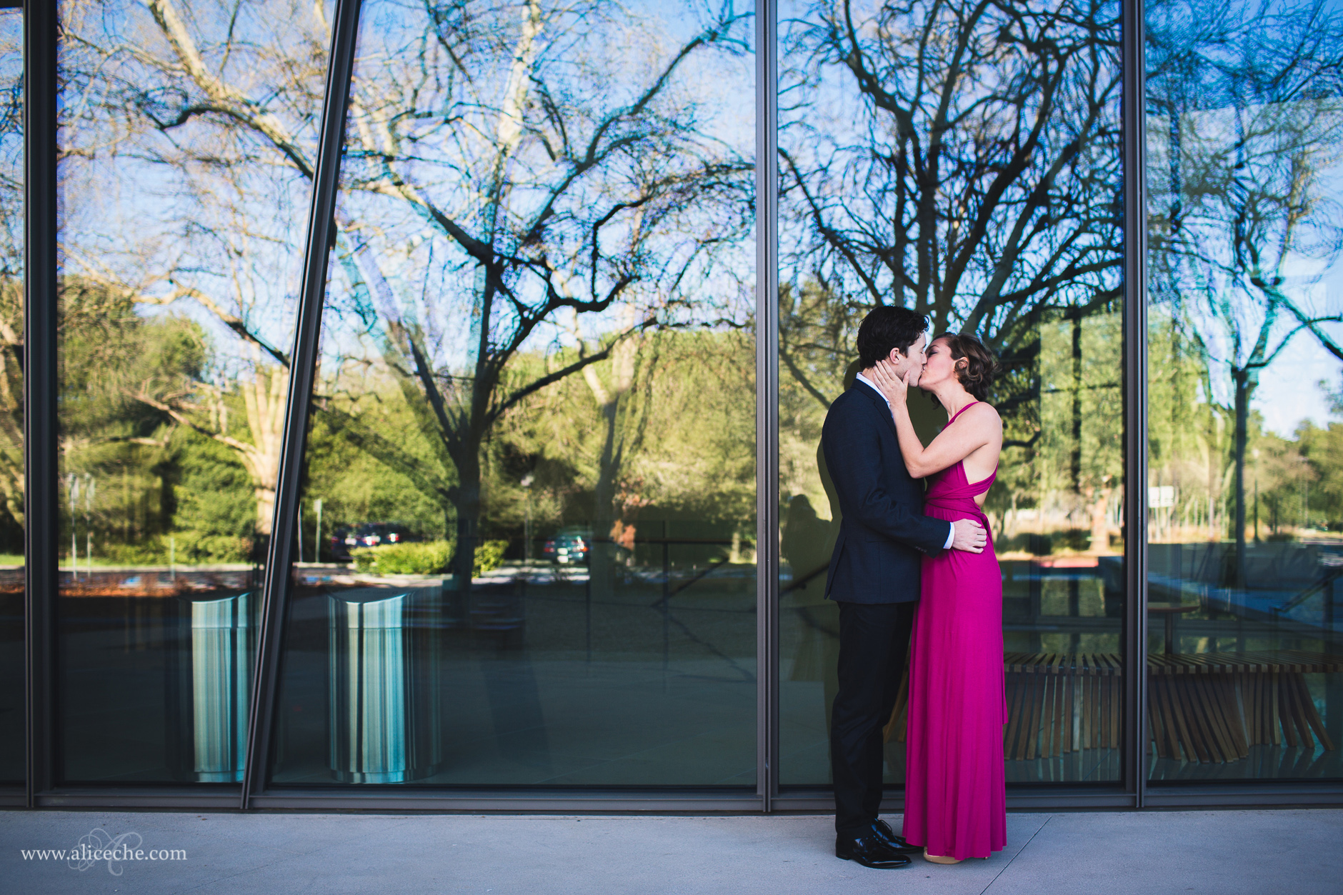 alice-che-photography-palo-alto-anniversary-session-couple-kissing-glass-reflections