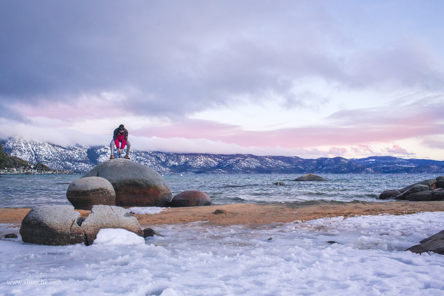 alice-che-photography-lake-tahoe-boy-on-rocks-in-snow