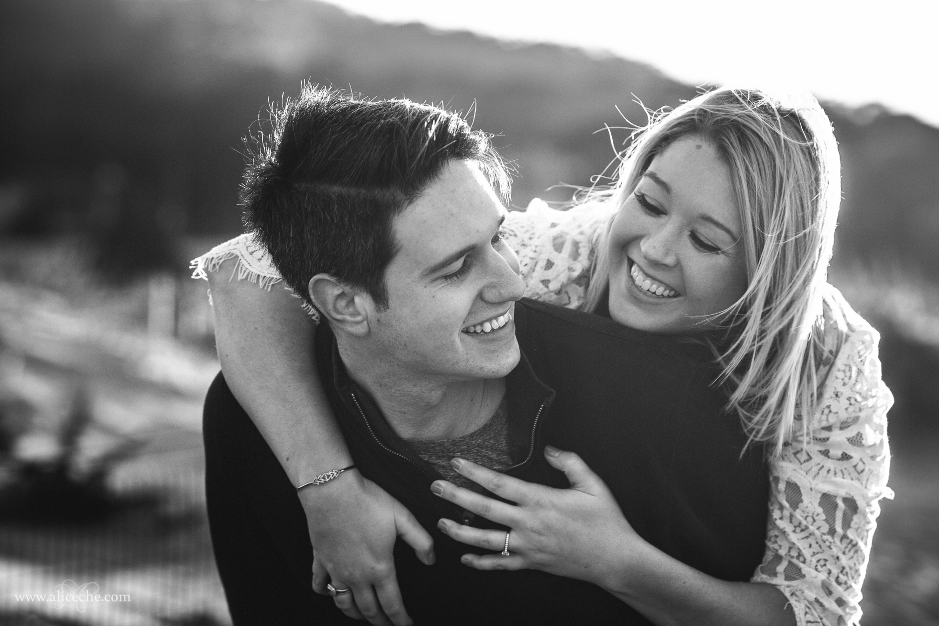 alice-che-photography-san-francisco-engagement-shoot-crissy-field-guy-giving-piggyback-ride