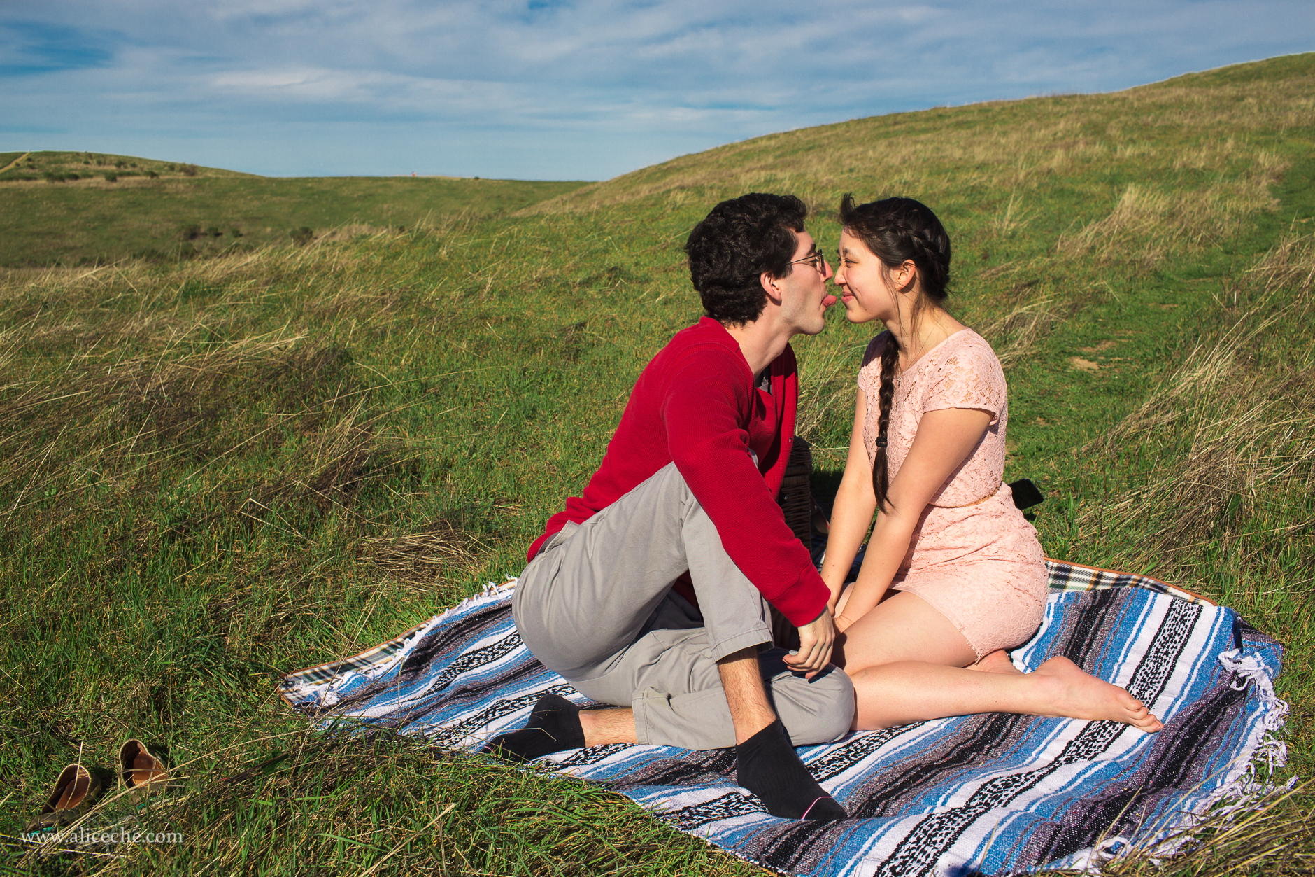alice-che-photography-russian-ridge-picnic-bay-area-engagement-photographer-making-faces