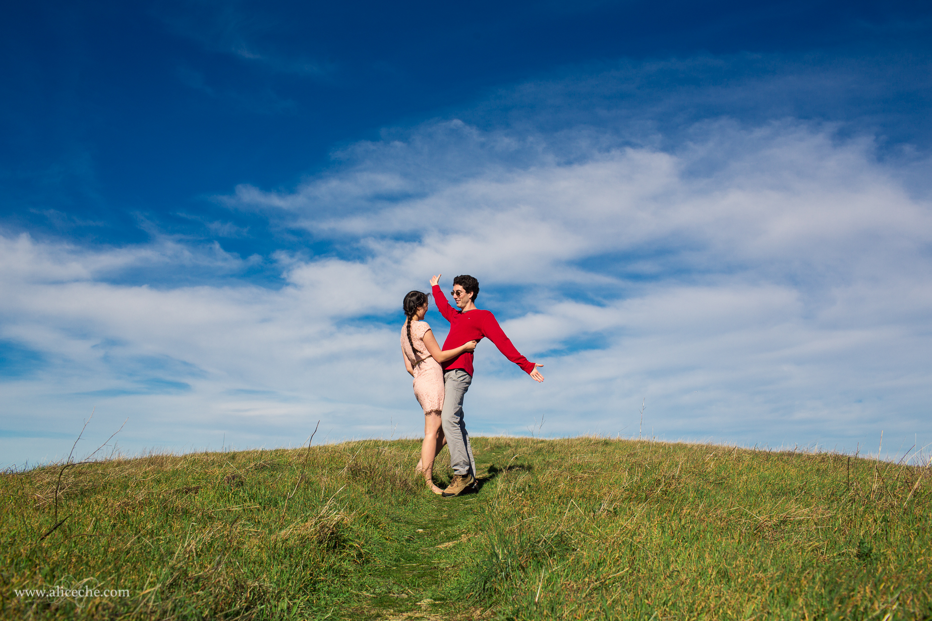 alice-che-photography-russian-ridge-picnic-bay-area-engagement-photographer-silly-windmill-arms