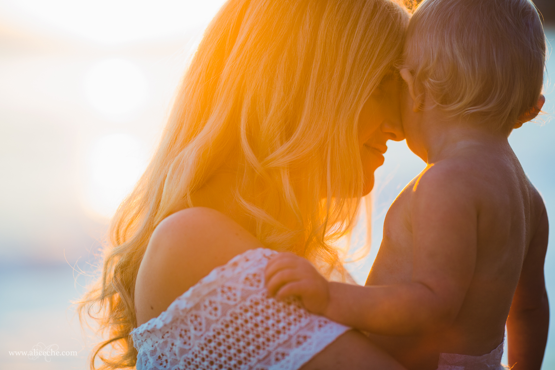 alice-che-photography-blair-thurston-retreat-malibu-family-session-mom-and-baby-gorgeous-light
