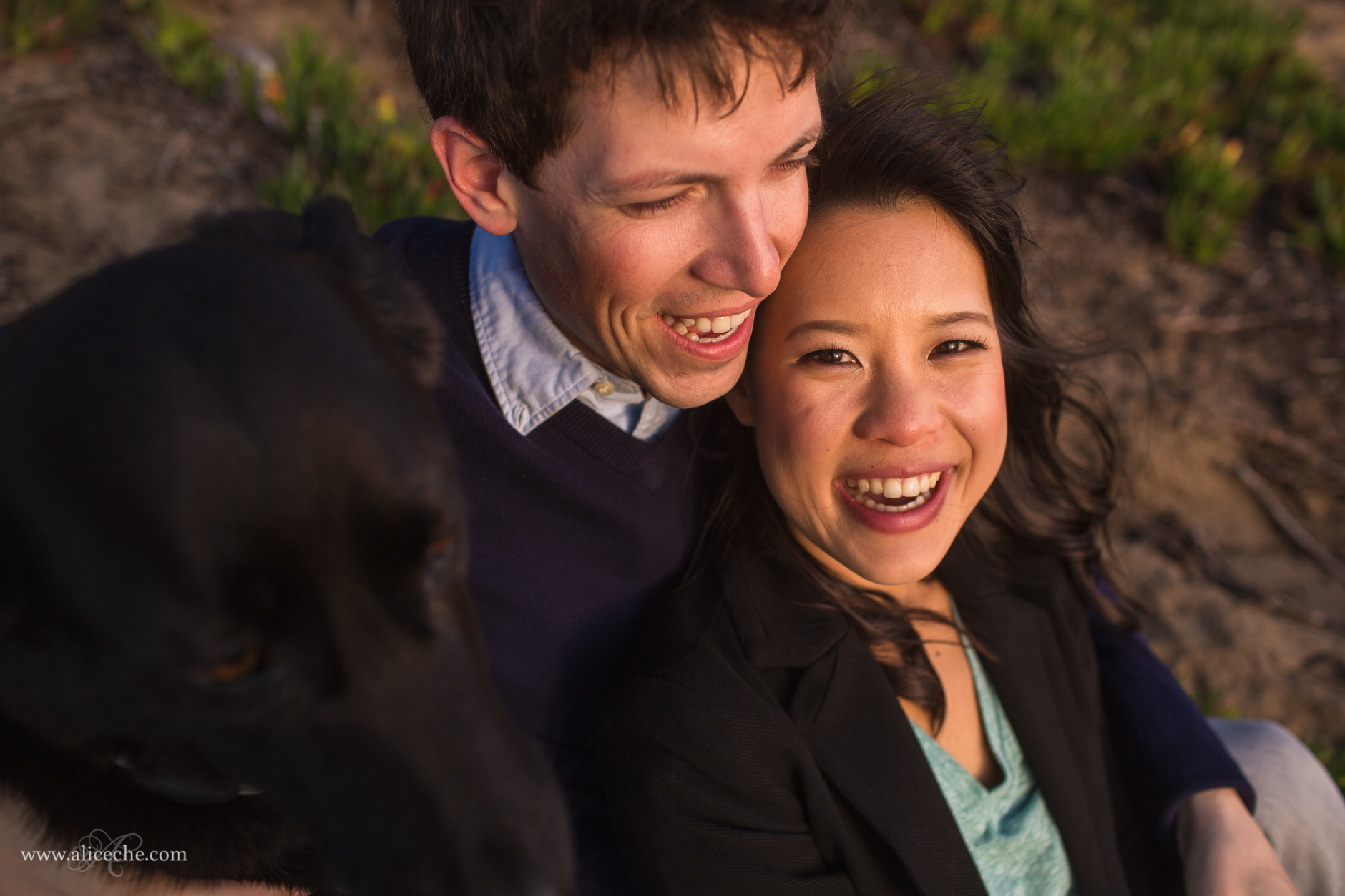 alice-che-photography-laughing-couple-with-dog-san-francisco-engagement