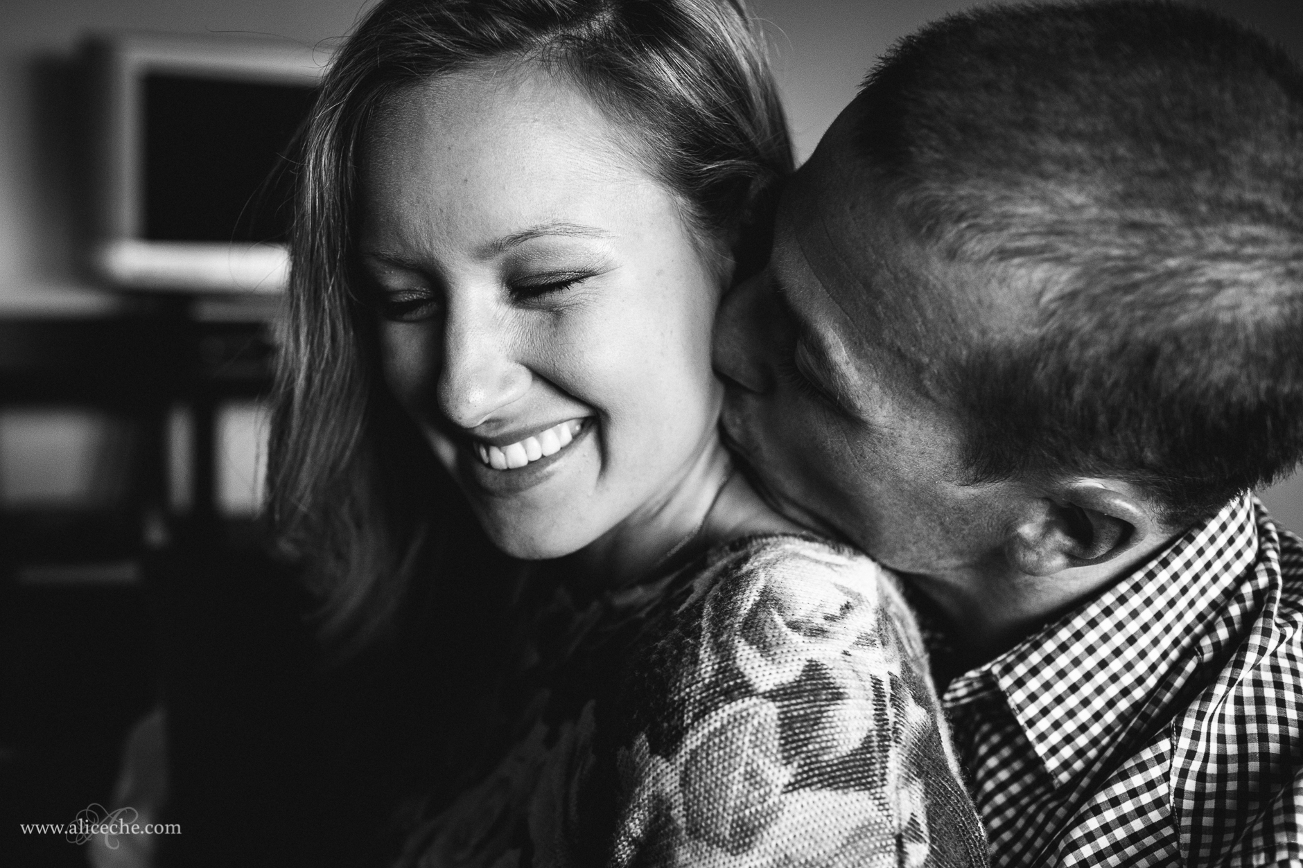 intimate-in-home-engagement-session-bay-area-photography-alice-che-kiss-on-the-neck