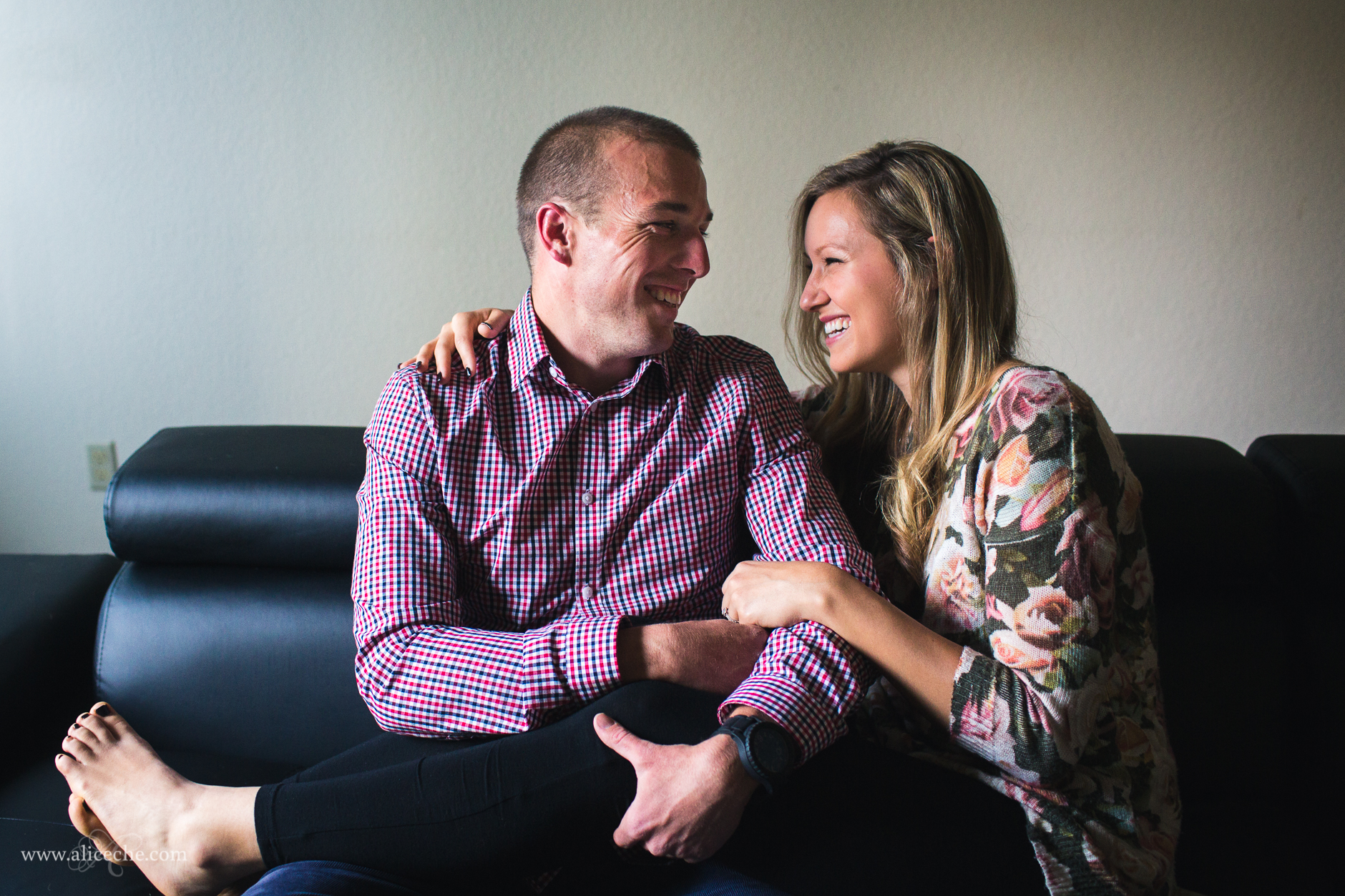 intimate-in-home-engagement-session-bay-area-photography-alice-che-laughing-couple