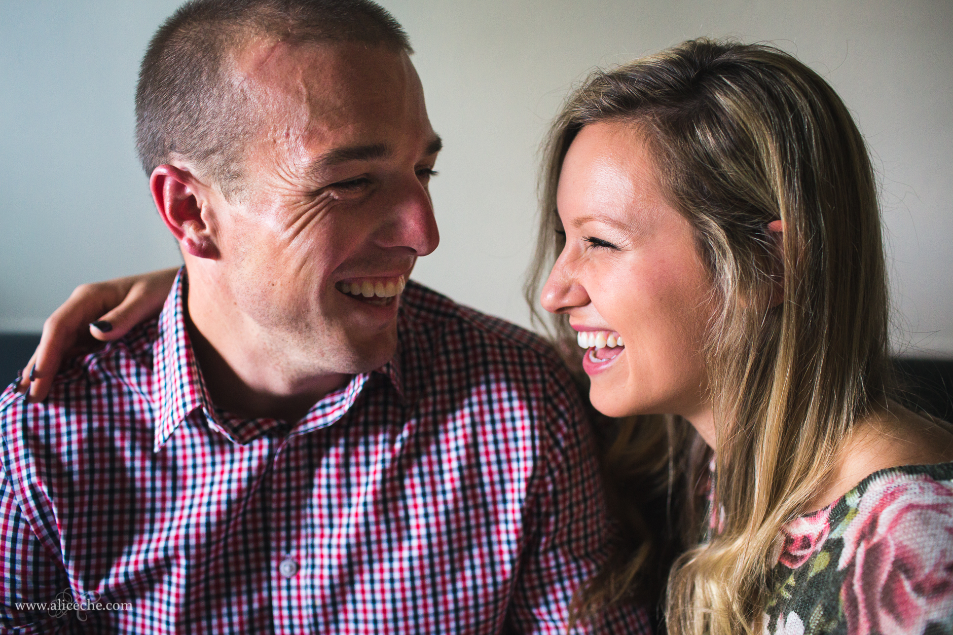 intimate-in-home-engagement-session-bay-area-photography-alice-che-laughing-happy-couple