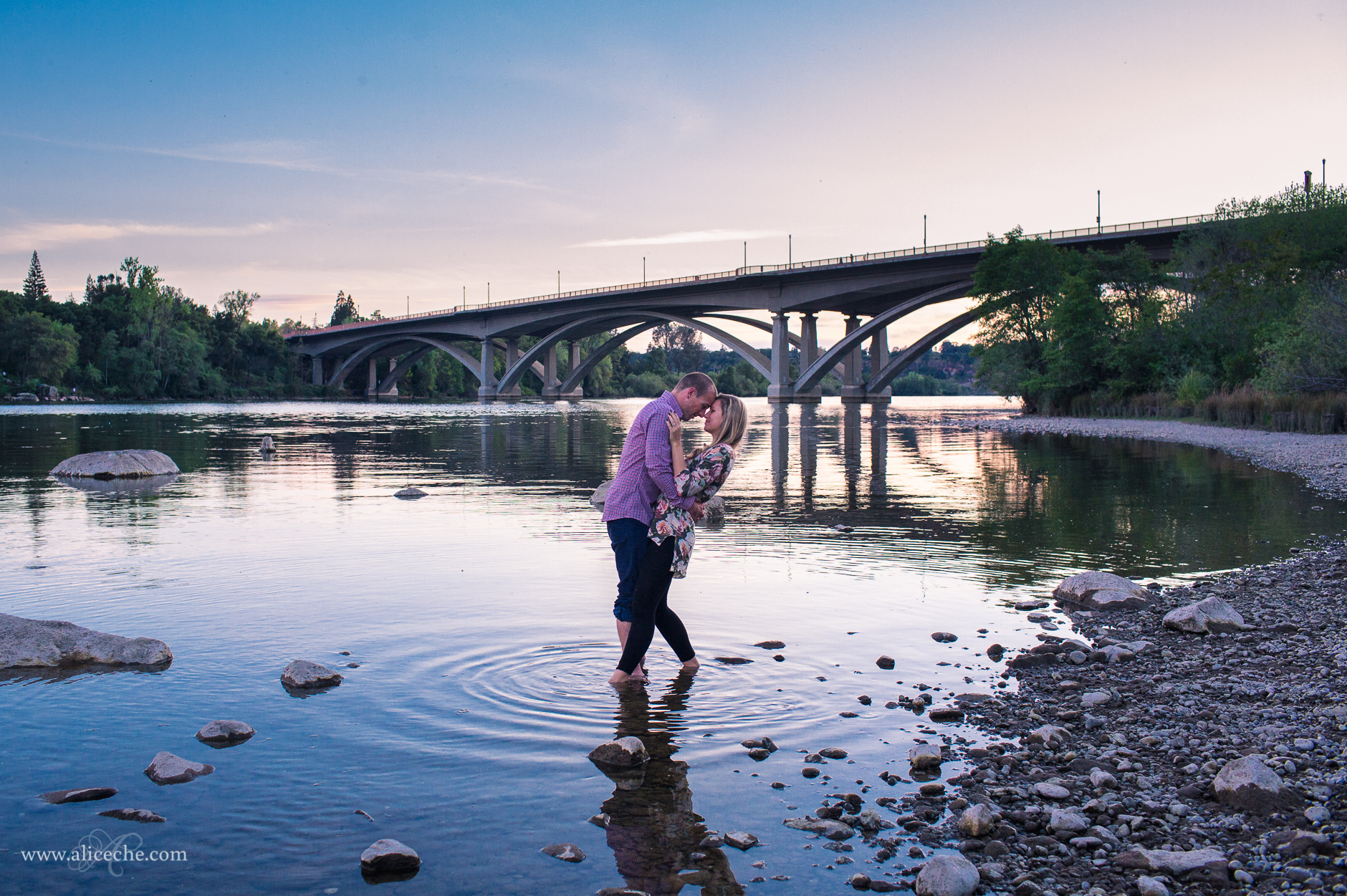 love-under-a-bridge-engagement-session-bay-area-photography-alice-che