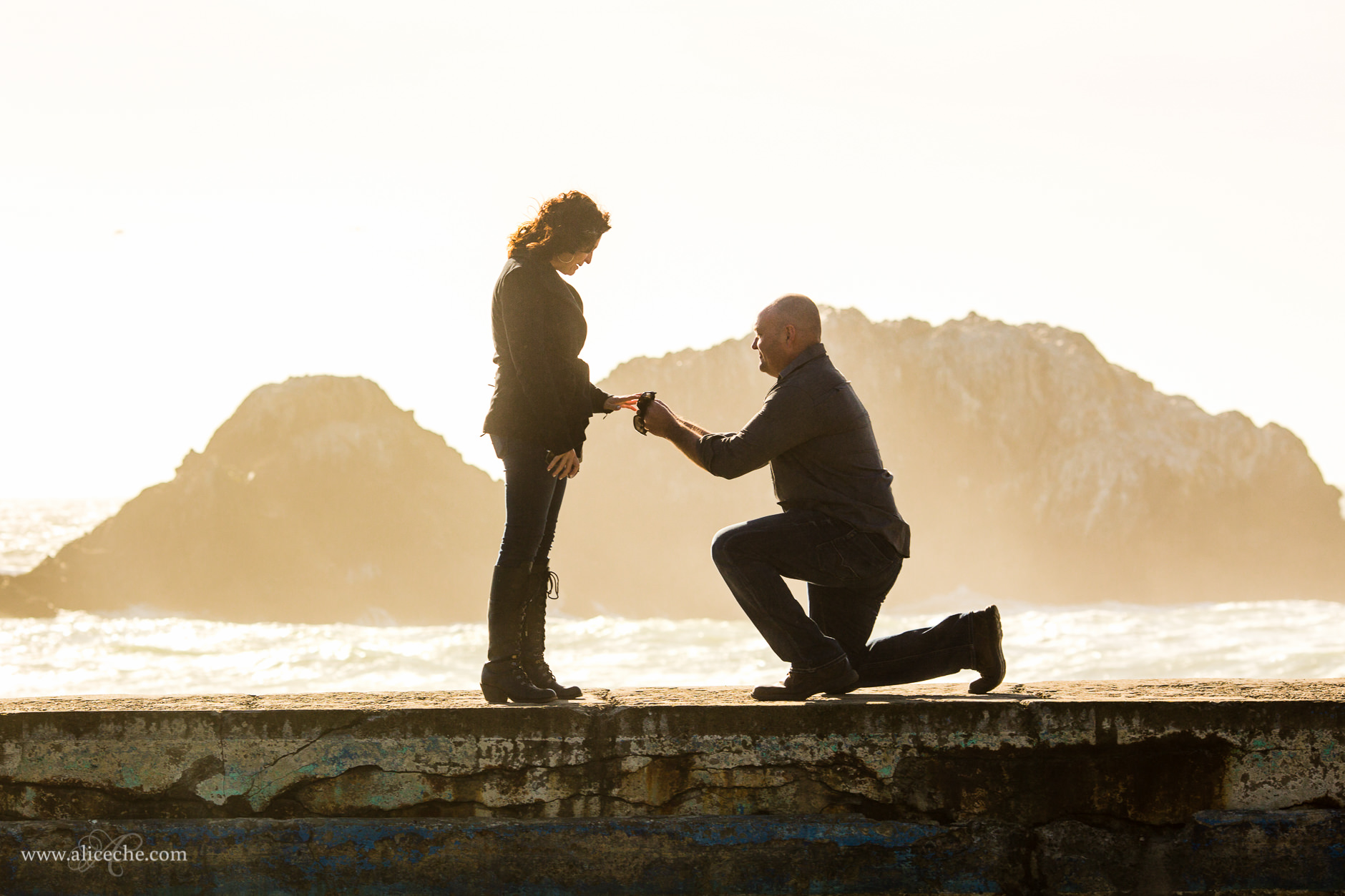 Sutro Baths Proposal -alice-che-photography-san-francisco-engagement-putting-ring-on-finger-94121