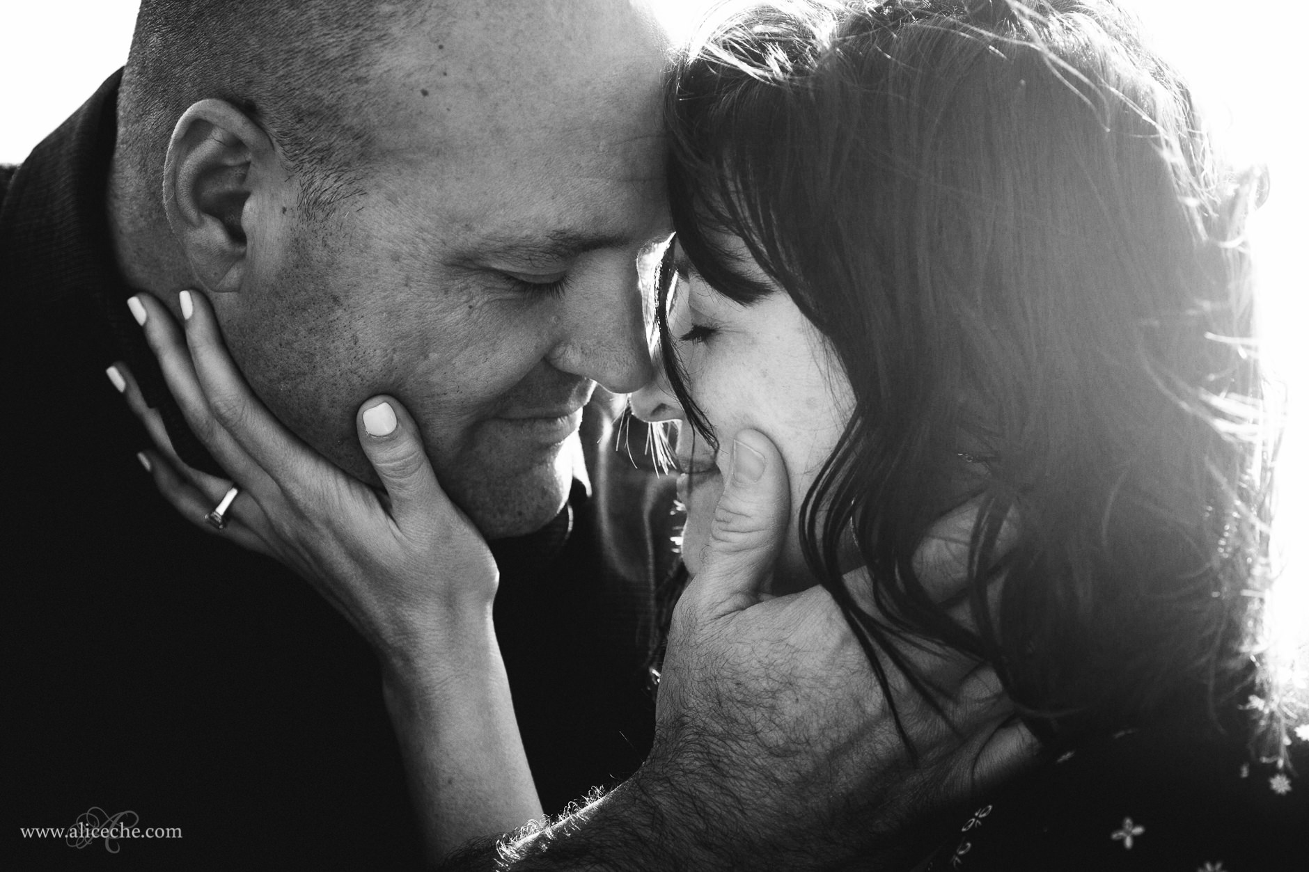 sutro-baths-proposal-backlit-black-and-white-emotional-intimate-engagement-photo-alice-che-94121