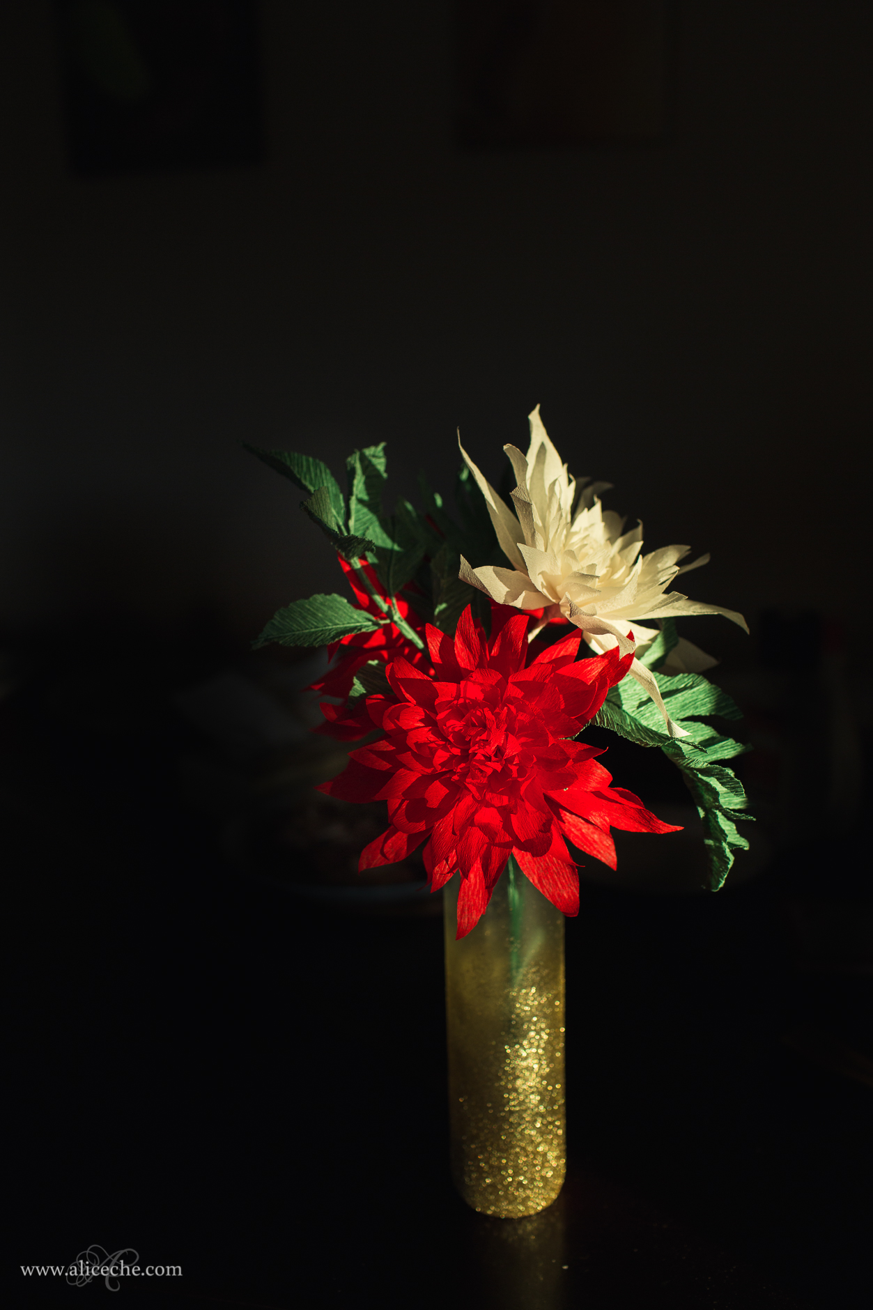 alice-che-photography-christmas-wedding-place-setting-flower