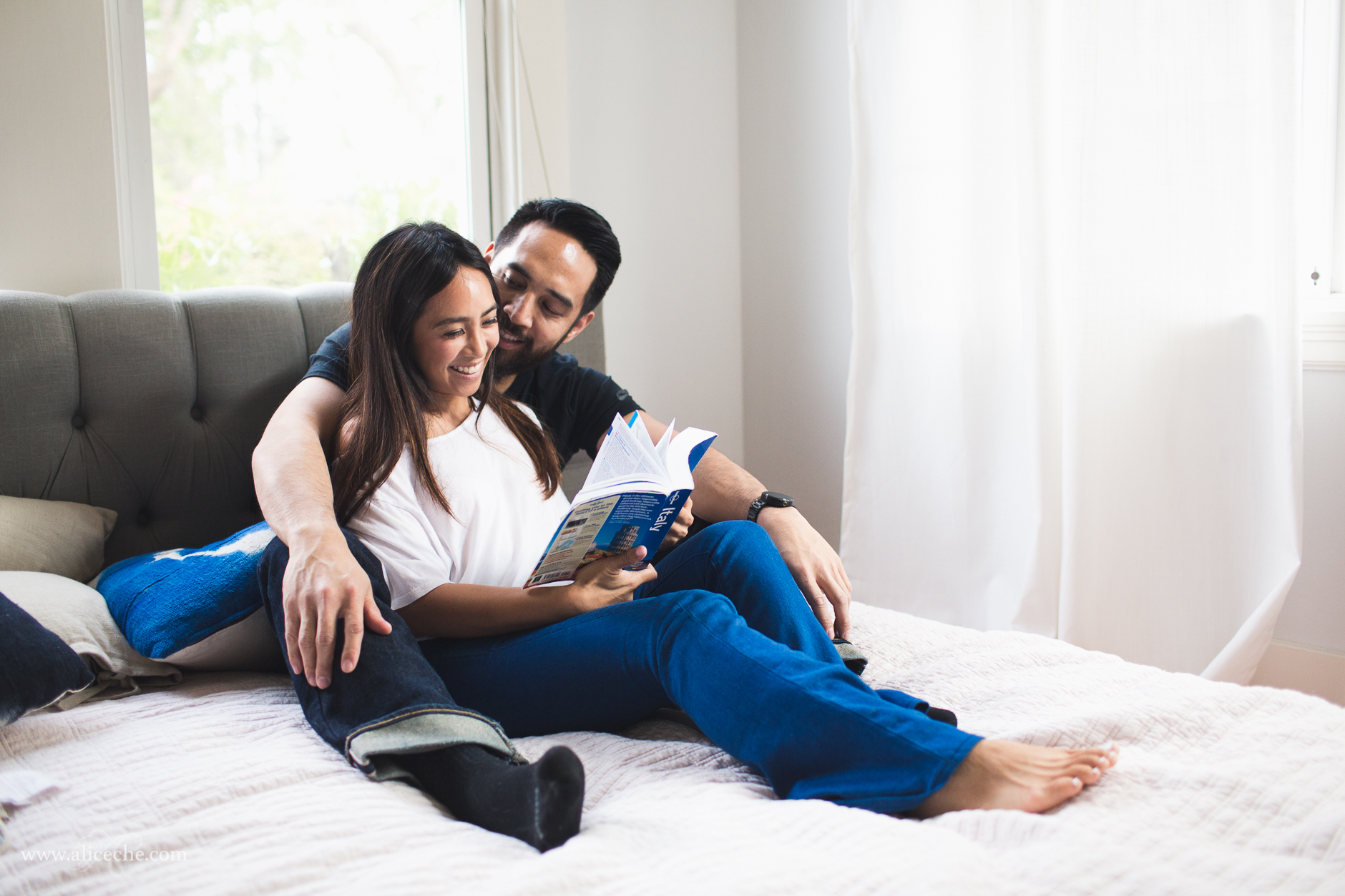 alice-che-photography-8-reasons-to-have-an in-home engagement session bay-area-cuddling