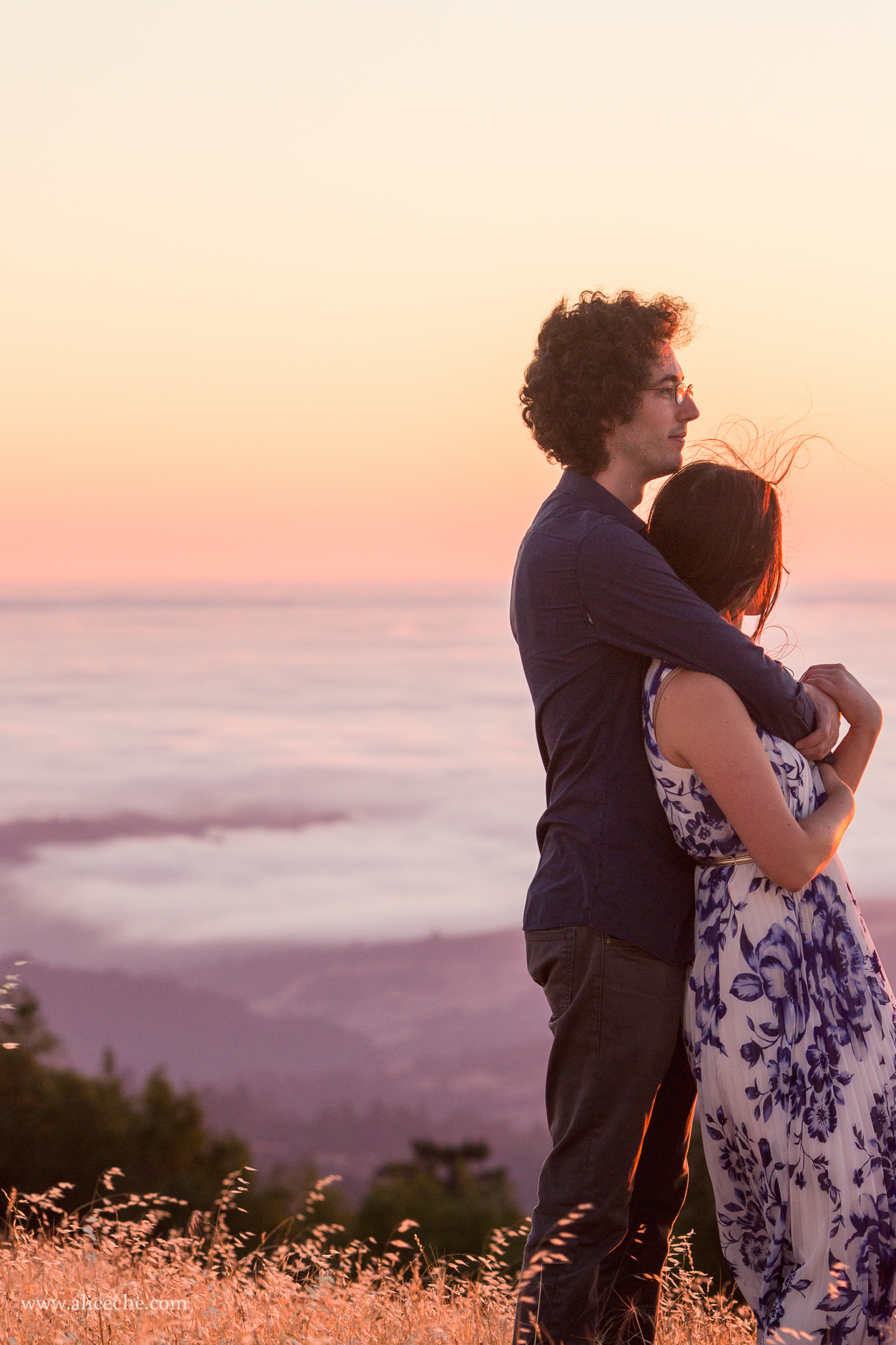 russian-ridge-couples-session-above-the-fog