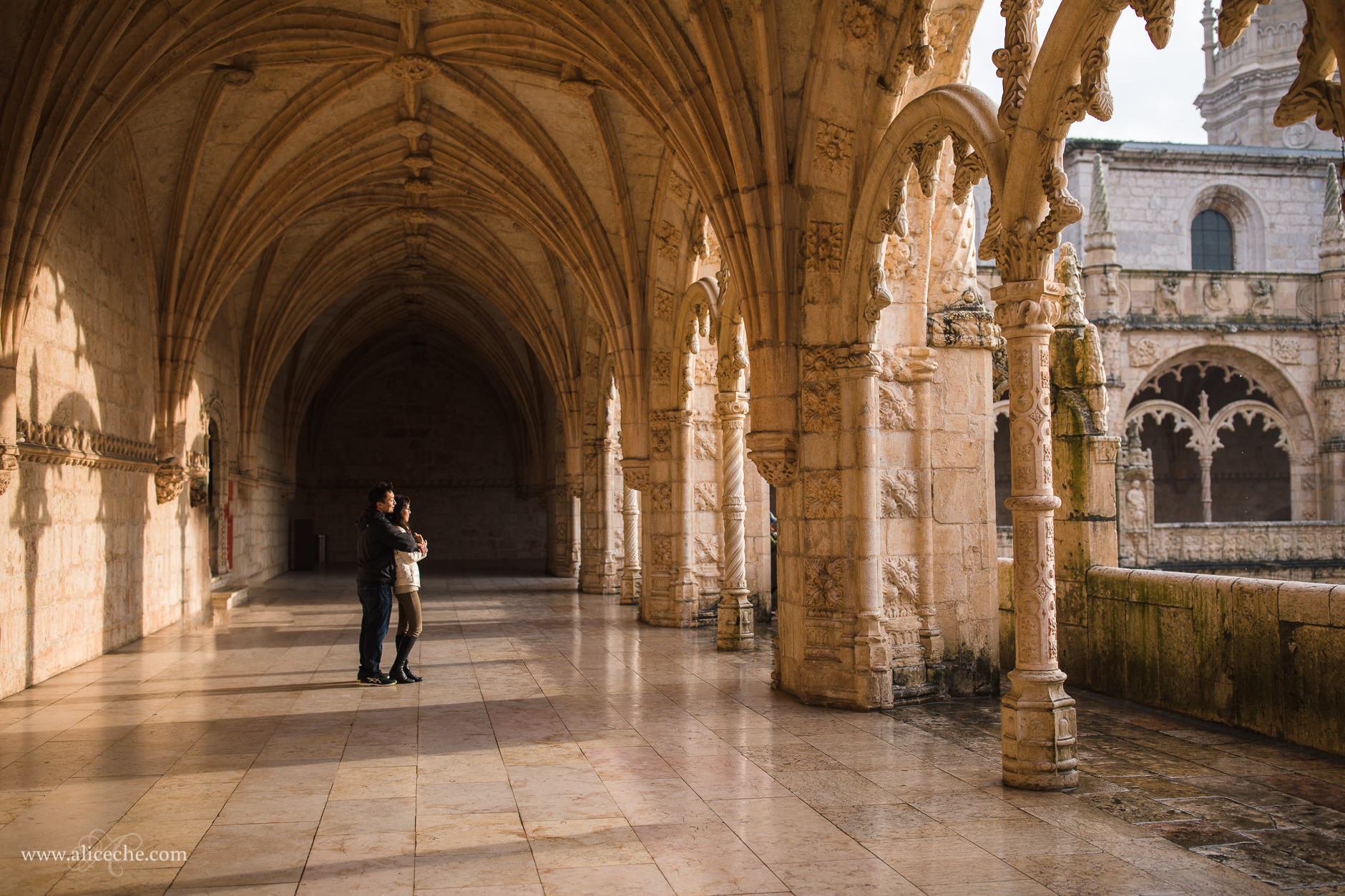 Couple in Jeronimos Monastery in beautiful light